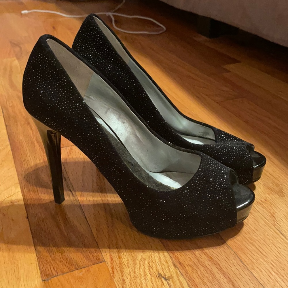Black glittery Guess platform peep toe heel!